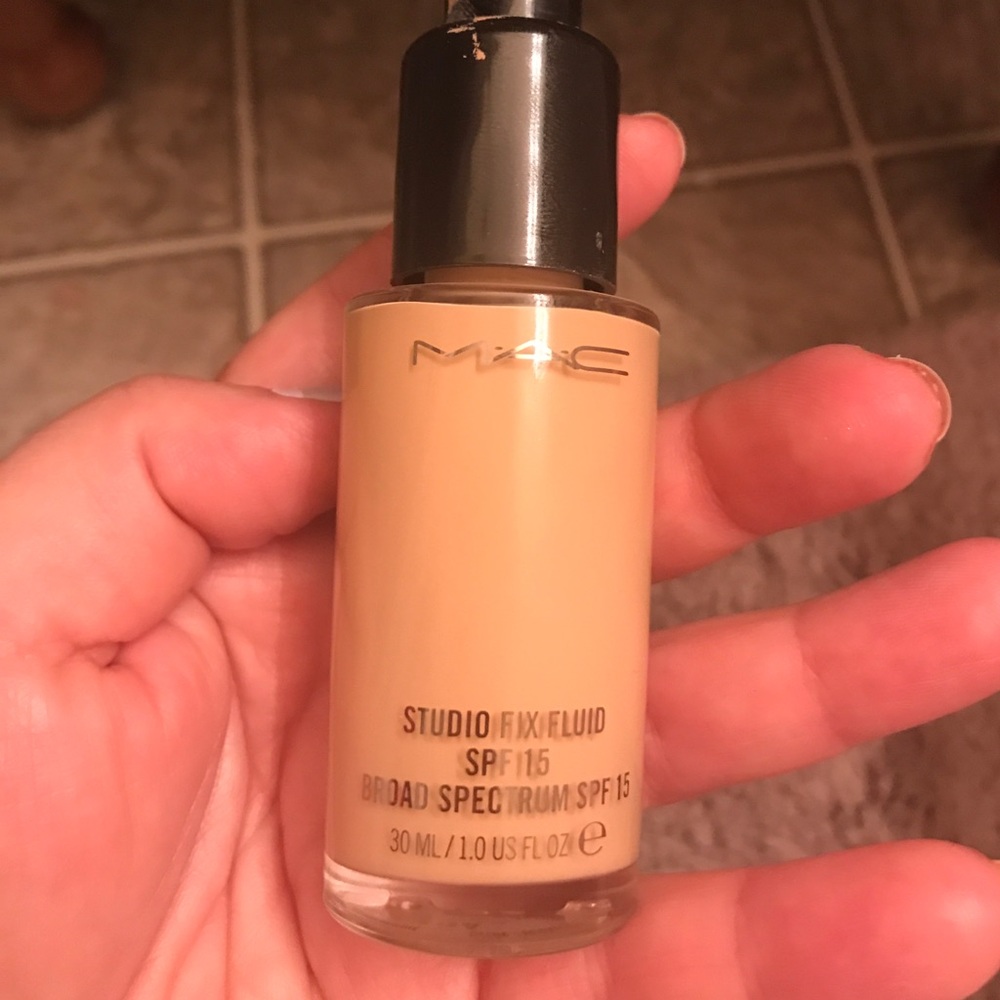 MAC studio fix fluid foundation NW20