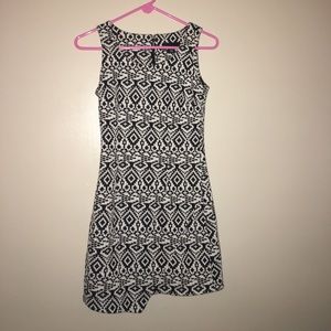 CLOSET CLOSING SOON -Black/white Aztec print dress