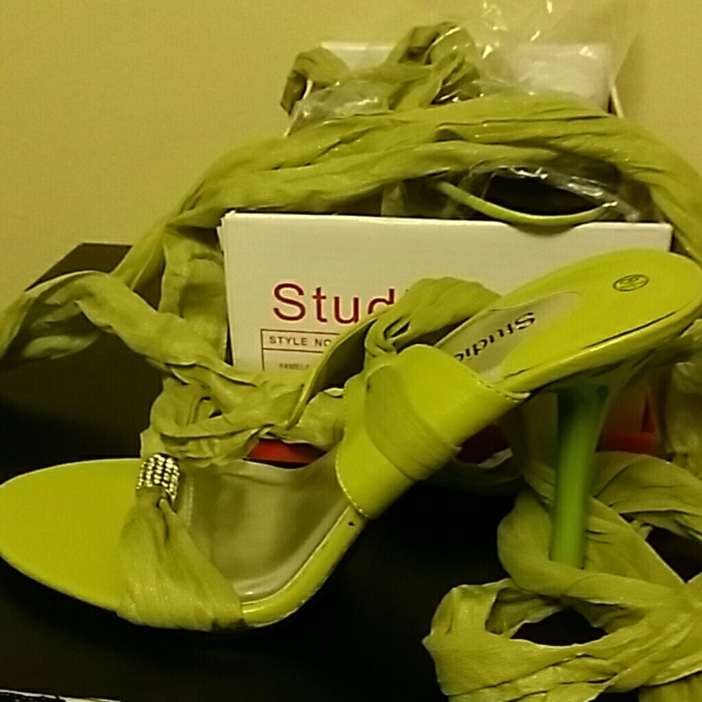 Shoes - Picture 4 of 5