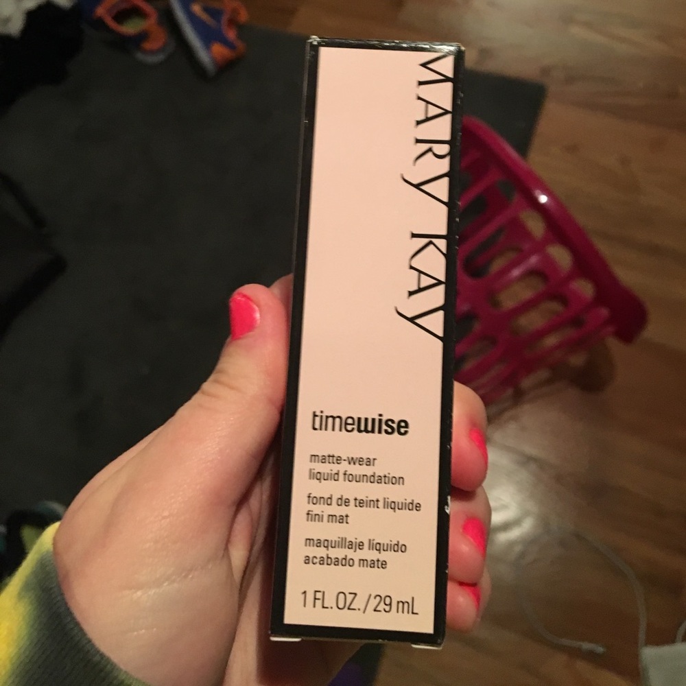Mk liquid foundation beige 3