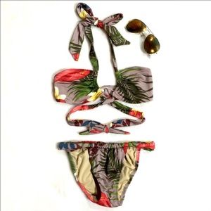 Tropical print VS bikini ! 🌴🌴🌺🌺🍍🍒