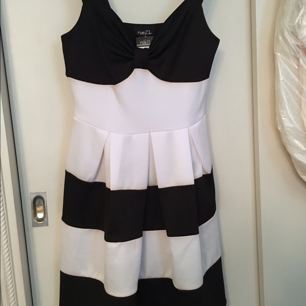 SOLD NWT bold black and white stripe dress