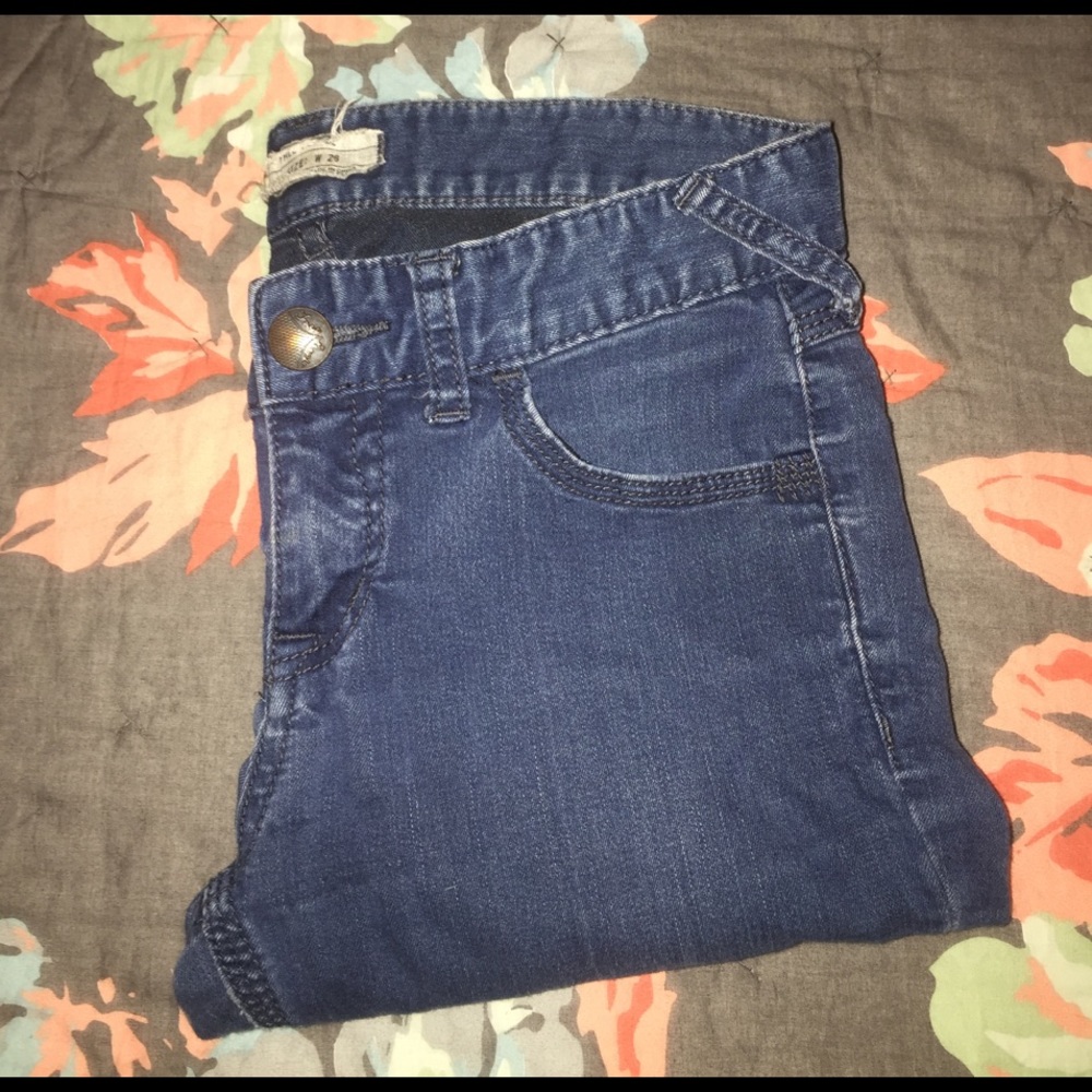 Free People Sz 26 skinny jeans with thigh detail
