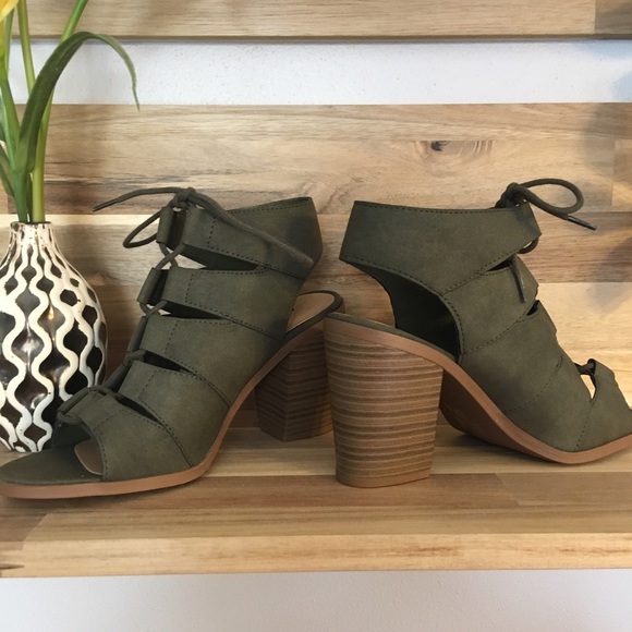 Last pair ‼️ 🍃Green block heel sandals - Picture 2 of 5