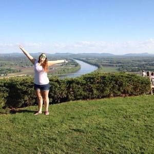 Meet your Posher, Danielle
