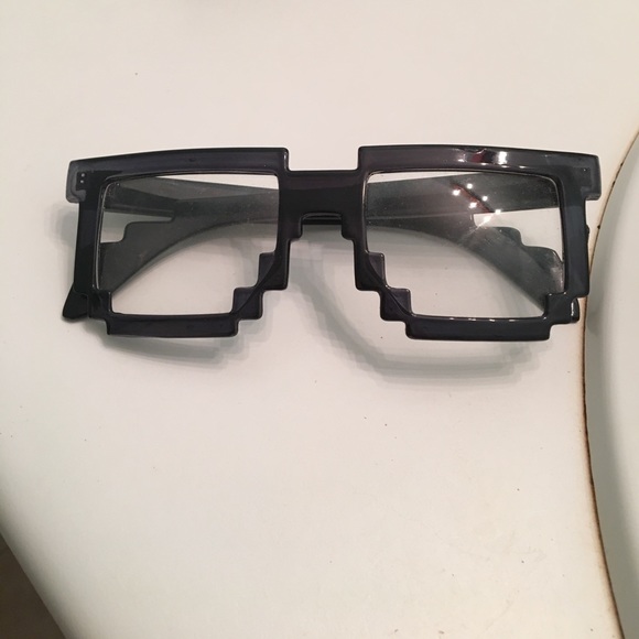 Graphic glasses - Picture 2 of 2