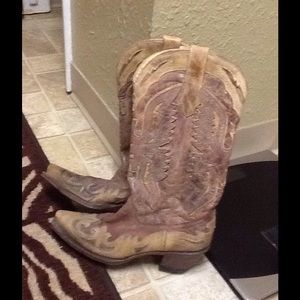 Need a good boot cleaning but in good condition