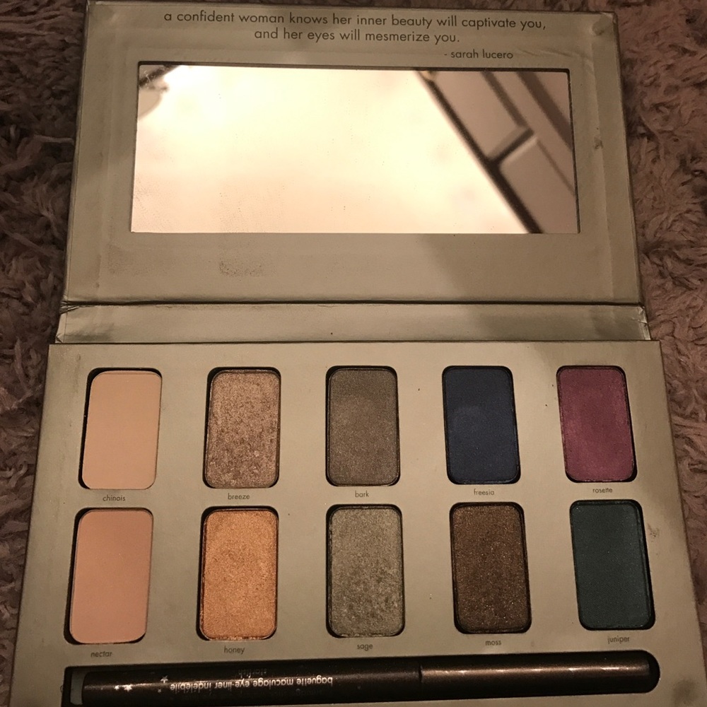 Stila "in the garden" eye shadow palette -like new