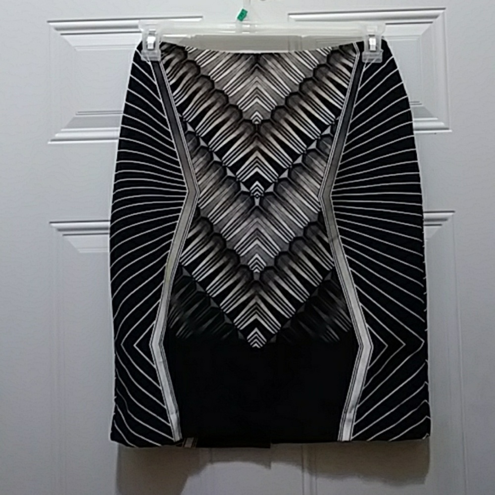 Pencil skirt with design