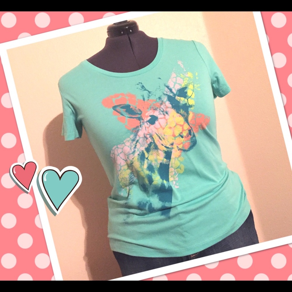 👚Sonoma giraffe print fitted tee