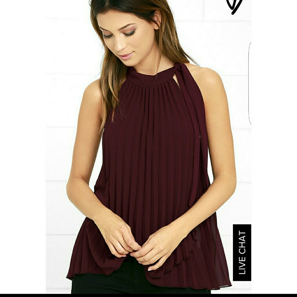 Lulu's burgundy pleated top