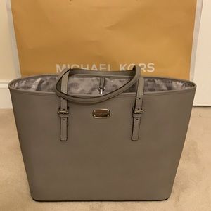 NWT Michael Kors Large Jet Set Travel Bag