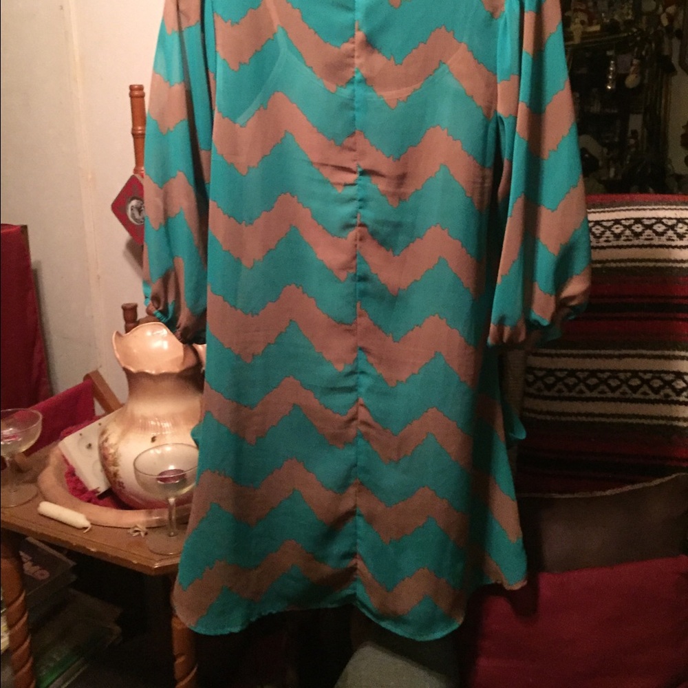 LILY WHITE* Boutique sheer chevron top, szM - Picture 5 of 6
