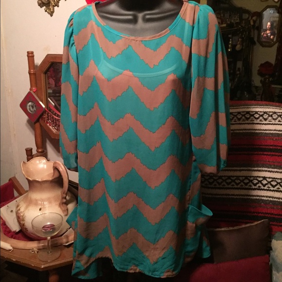 LILY WHITE* Boutique sheer chevron top, szM - Picture 6 of 6
