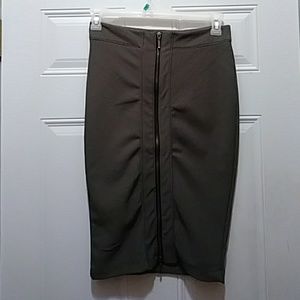 Pencil skirt olive green with front zipper exposed