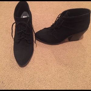 Lace up black bootie