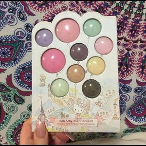 Hello Kitty mon amour eyeshadow and blush palette