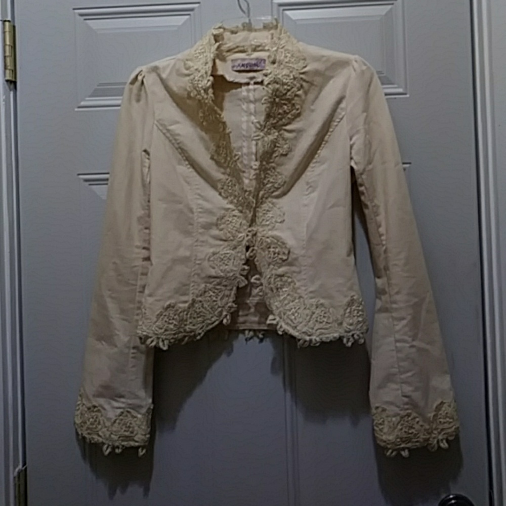 Blazer cream color with lace design