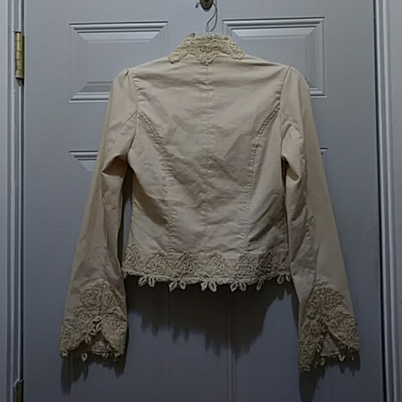 Blazer cream color with lace design - Picture 2 of 5