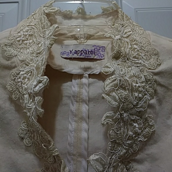 Blazer cream color with lace design - Picture 3 of 5