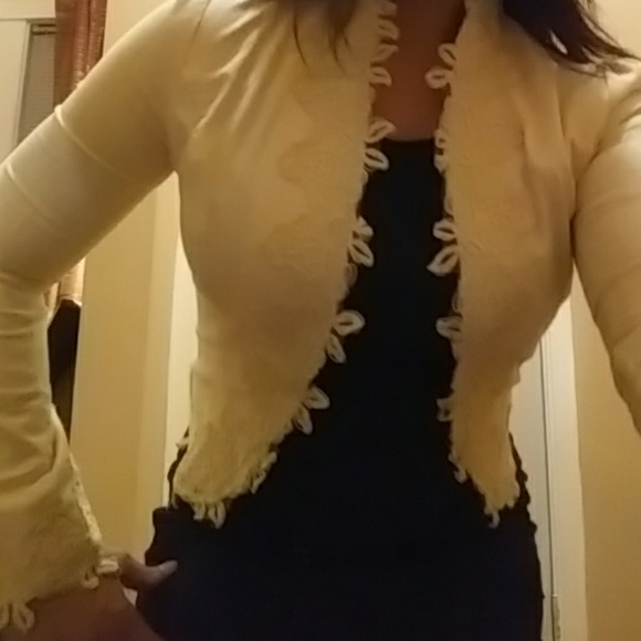 Blazer cream color with lace design - Picture 5 of 5