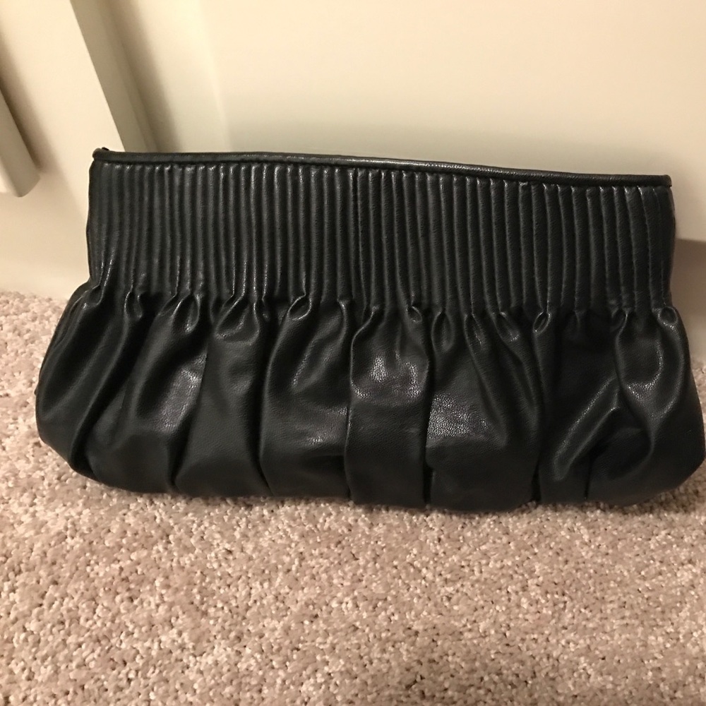 Black clutch