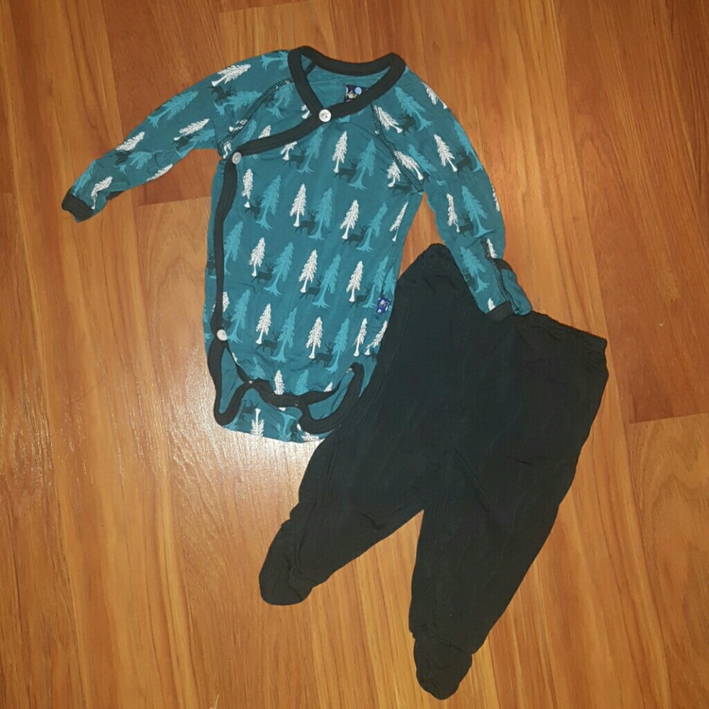 *SOLD* Kickee pants outfit. 3-6 months.