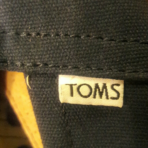 Toms - Picture 2 of 5