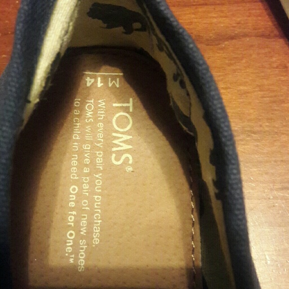 Toms - Picture 3 of 5