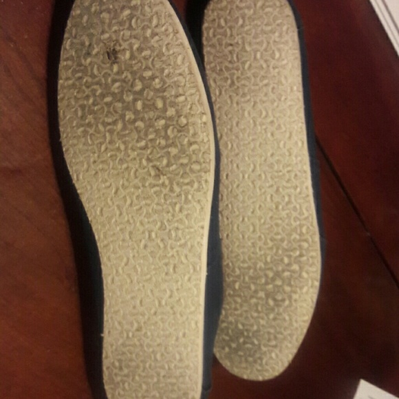 Toms - Picture 4 of 5