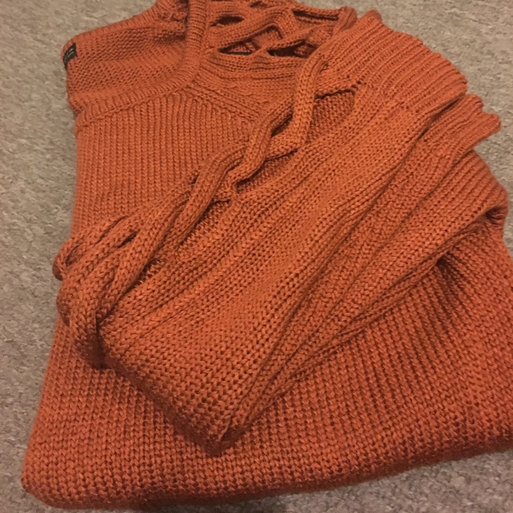 Women's Plus Rust sweater w sleeve cut outs