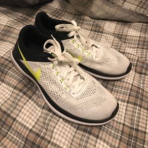 Nike Flex 2016 RN Size 9