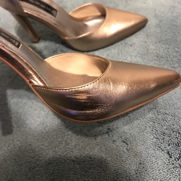 Steven by Steve Madden Gold Pumps - Picture 3 of 3
