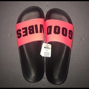 🖤Victoria's Secret PINK sandals🖤