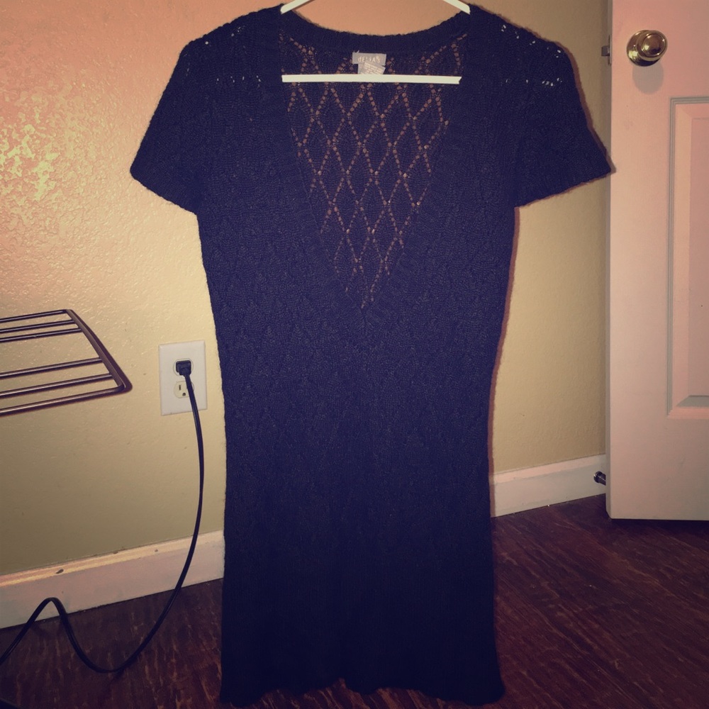 Long black over shirt.