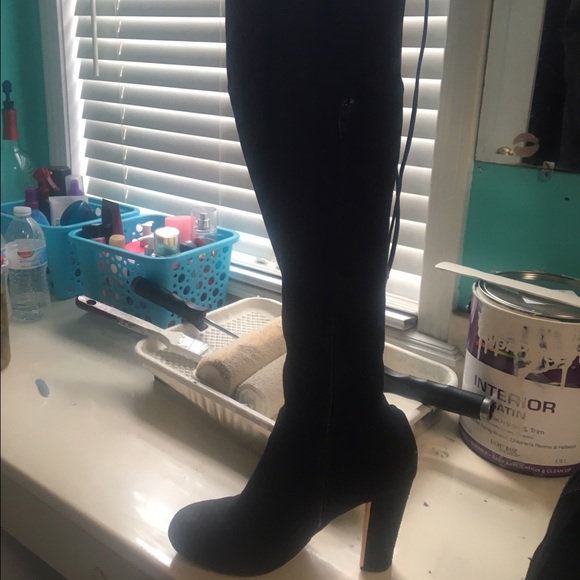 Suede black thigh high boots - Picture 2 of 4