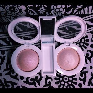 Hard Candy Just Glow Baked Illuminating Powder Duo