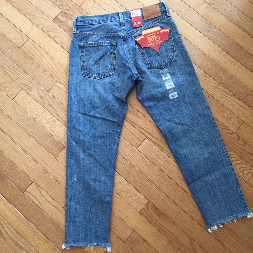 Levi's High Waisted Raw Hem Distressed Jeans! - Picture 5 of 7