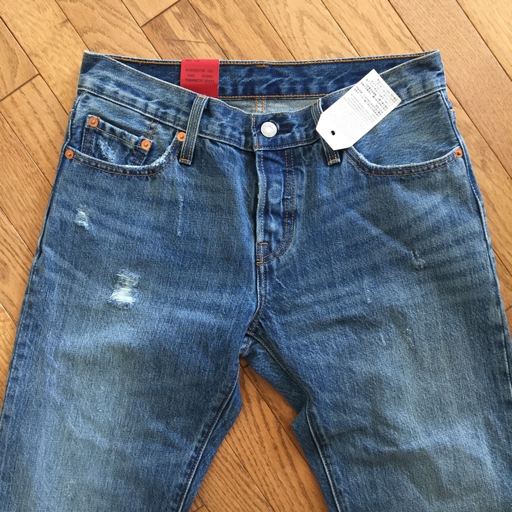 Levi's High Waisted Raw Hem Distressed Jeans! - Picture 6 of 7