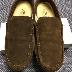 Used Uggs loafer/slip on in brown suede sz 8