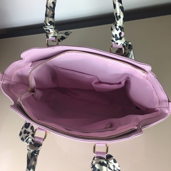 ๐HP๐BCBG Paris Last One Story scarf satchel bag - Picture 4 of 8