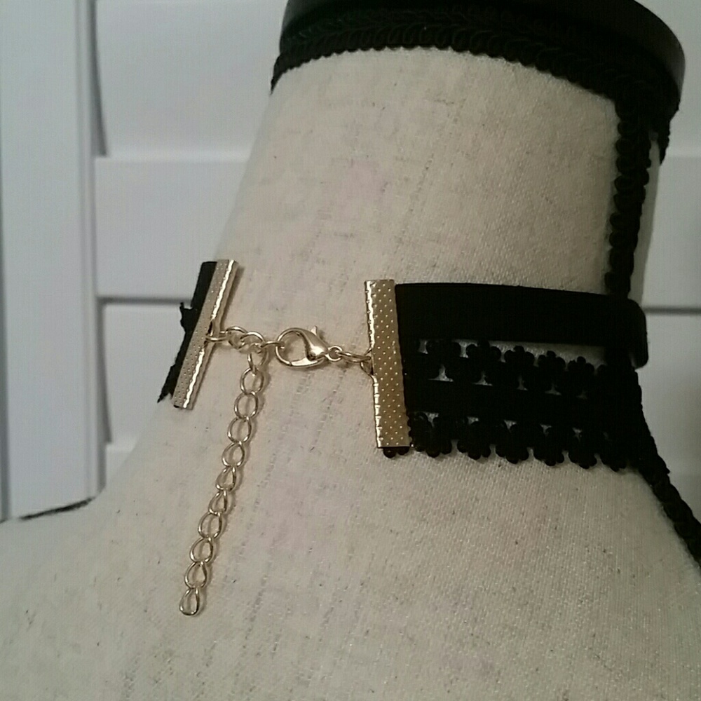 Heart Paisley Choker - Picture 3 of 4
