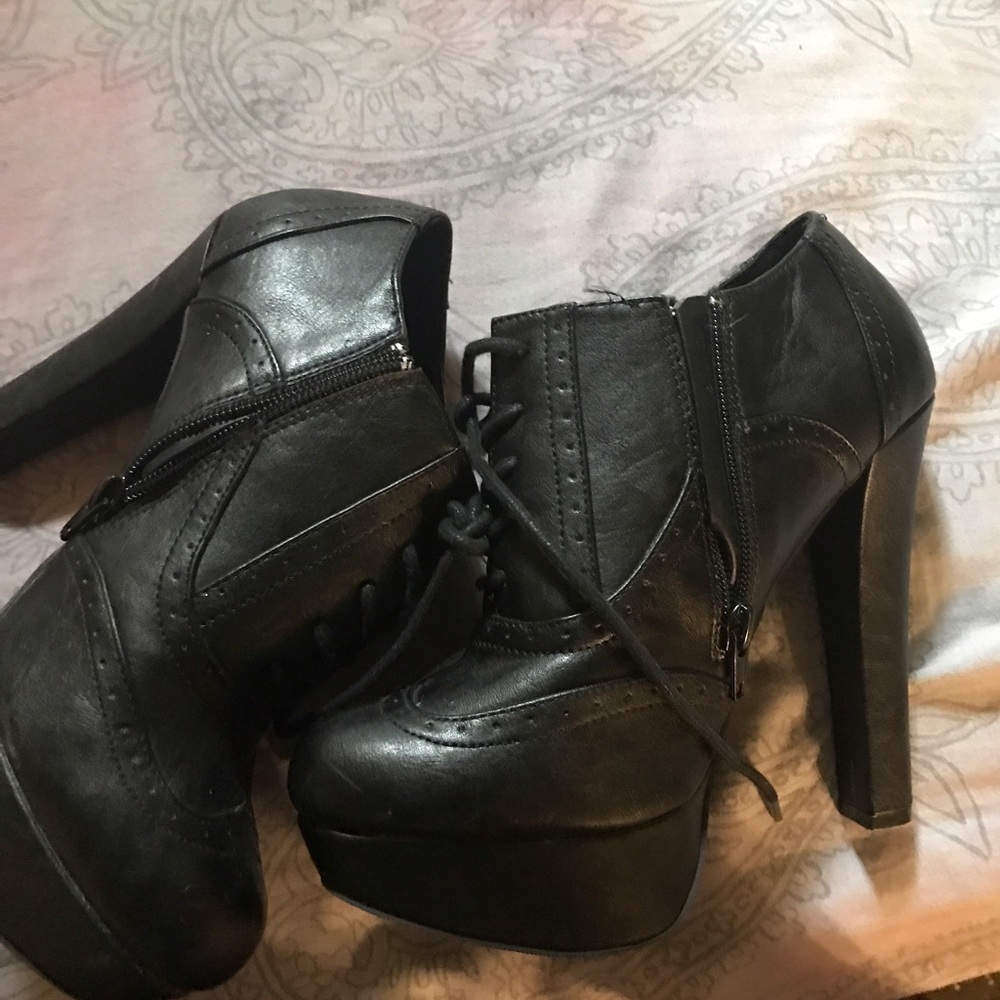 Heel boots