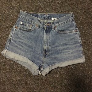 High waisted Levi Jean shorts
