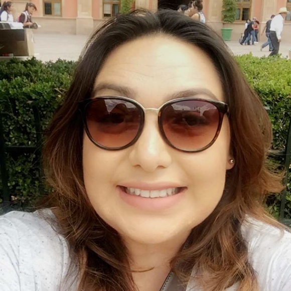 Meet your Posher, Mayra - Picture 1 of 1