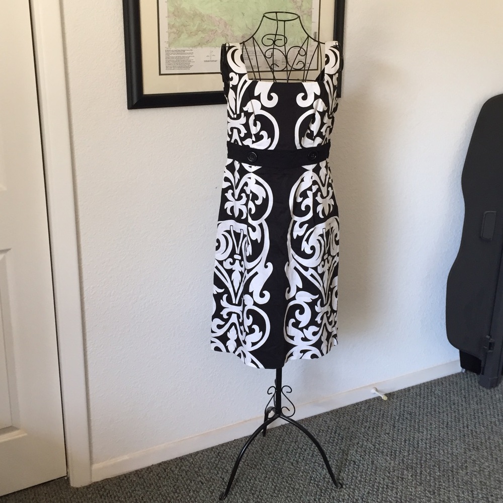 London Style black and white cotton shift dress.