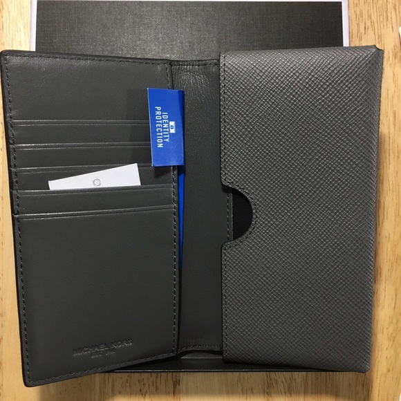 Michael Kors Harrison Smartphone Wallet - Picture 2 of 3