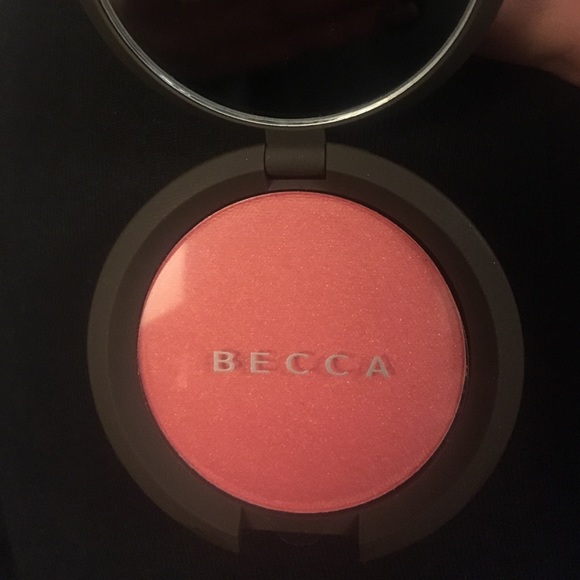 Luminous Blush. Snapdragon. Becca. - Picture 2 of 2