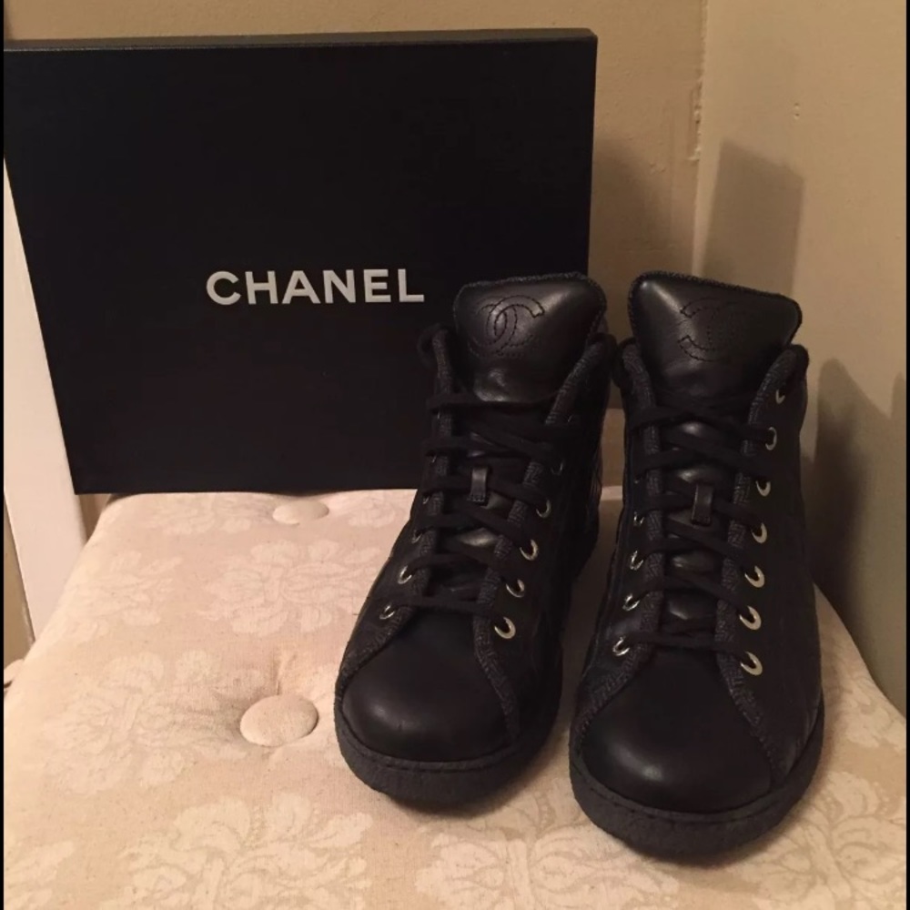 CHANEL Quilted Black Leather Lace Up Sneaker