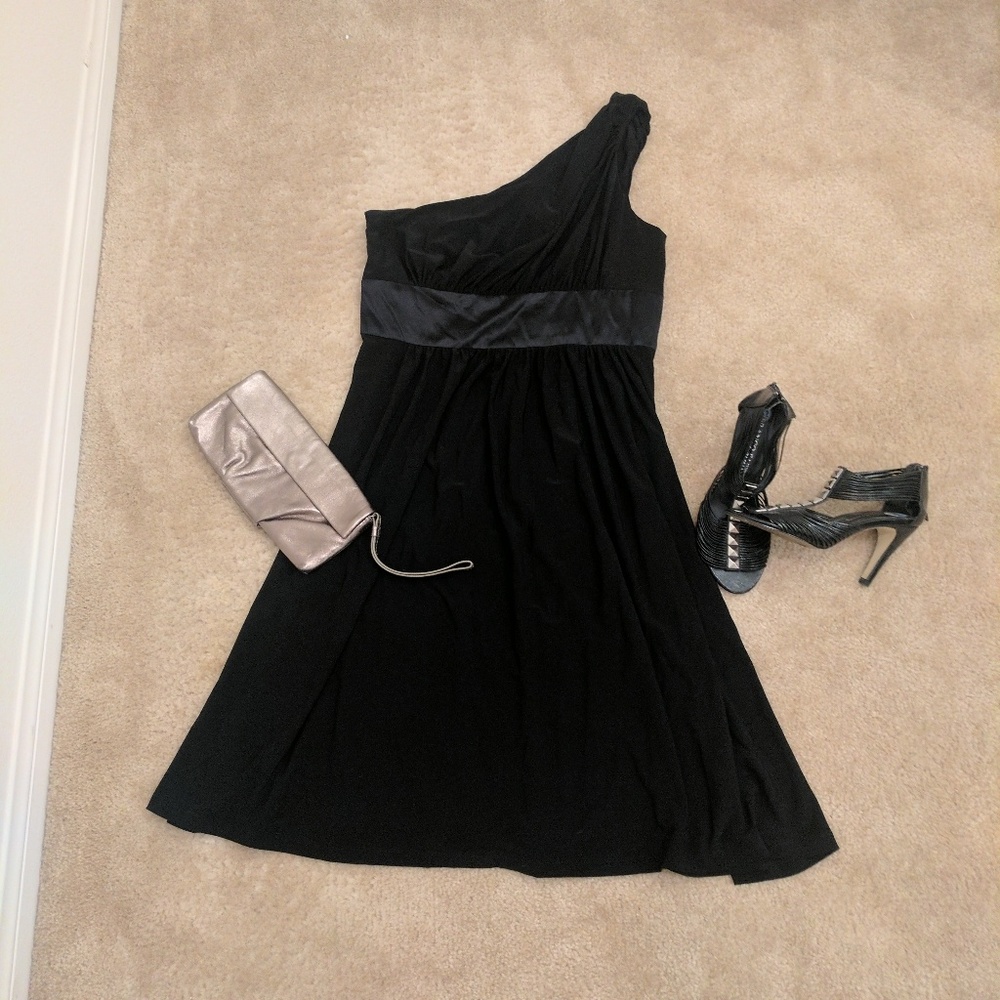Jones New York black one shoulder dress